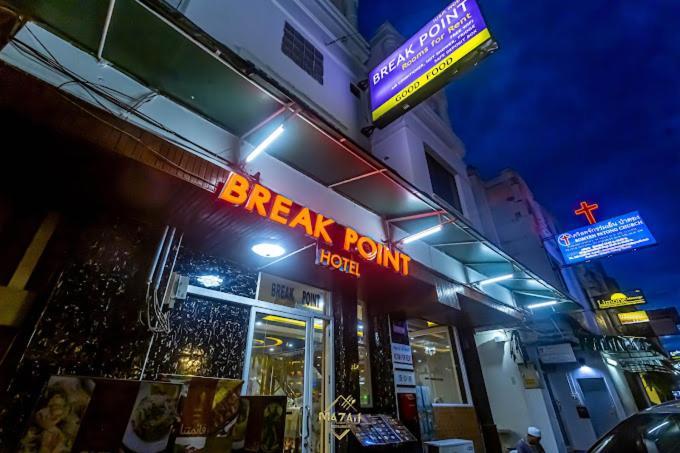 Break Point Hotel Patong Exteriör bild