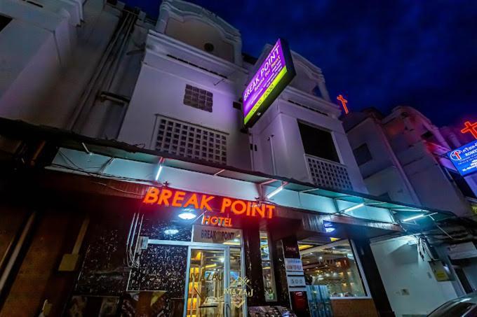 Break Point Hotel Patong Exteriör bild