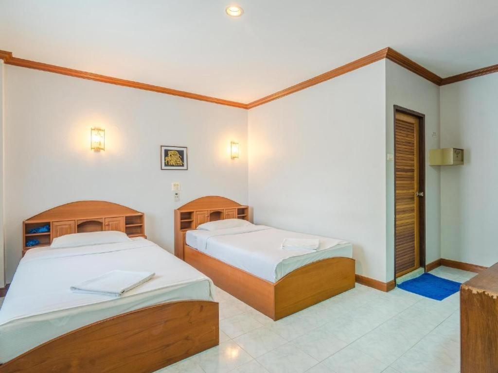 Break Point Hotel Patong Exteriör bild
