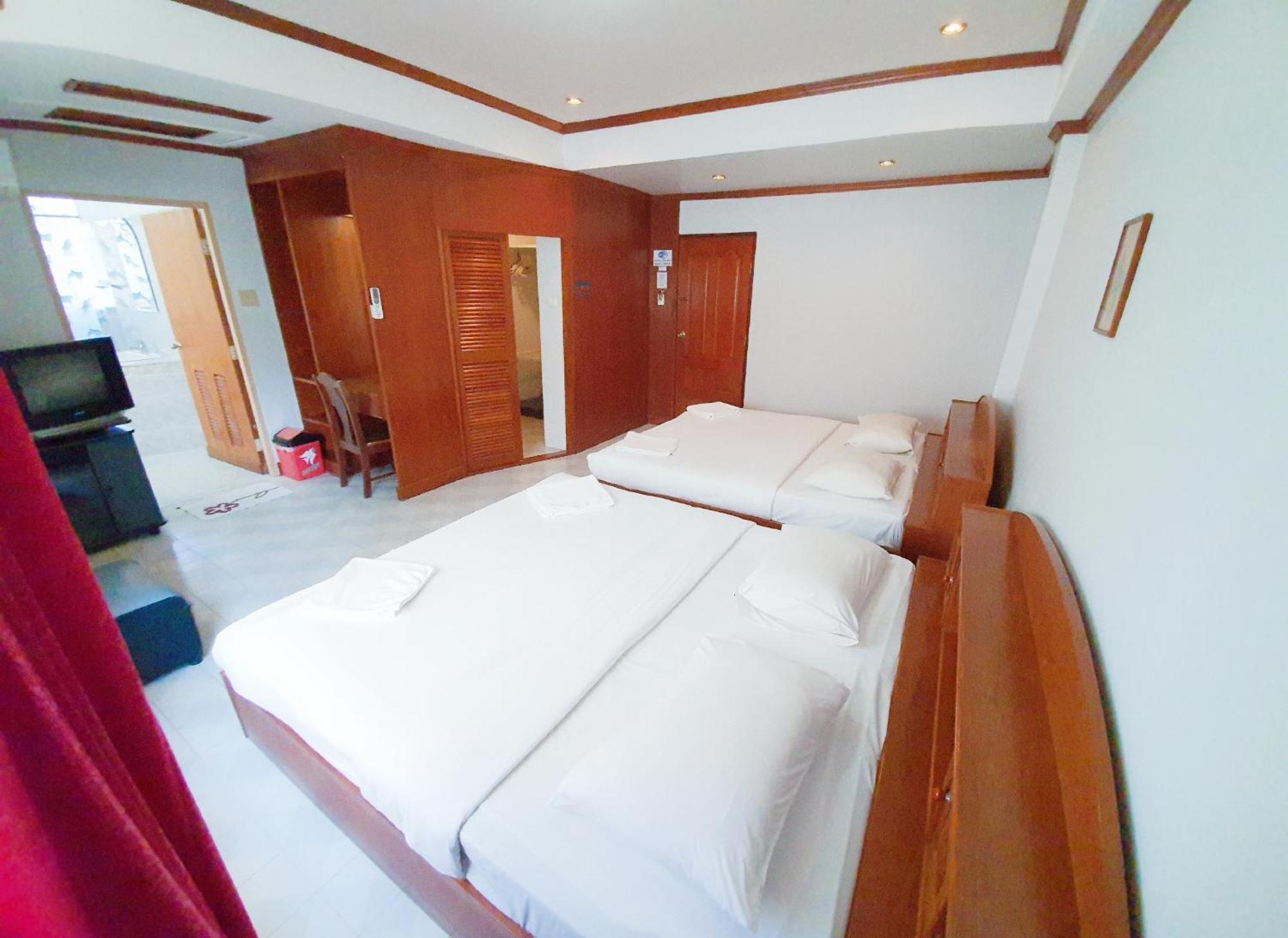 Break Point Hotel Patong Exteriör bild