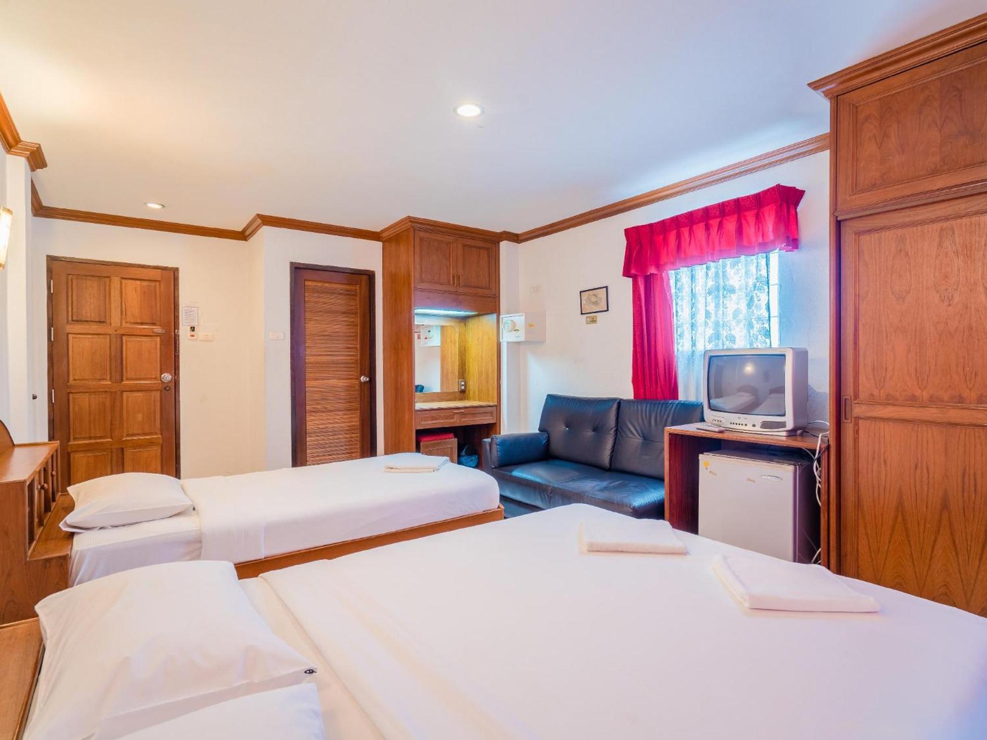 Break Point Hotel Patong Exteriör bild