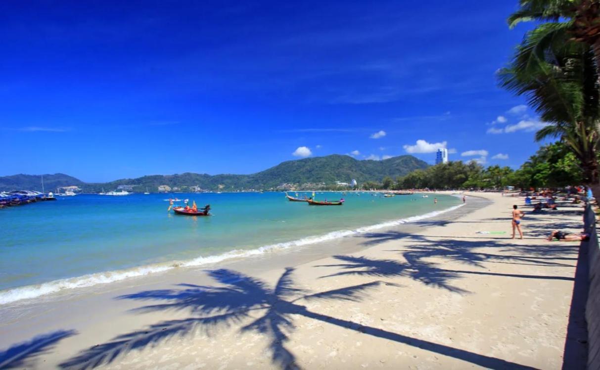 Break Point Hotel Patong Exteriör bild