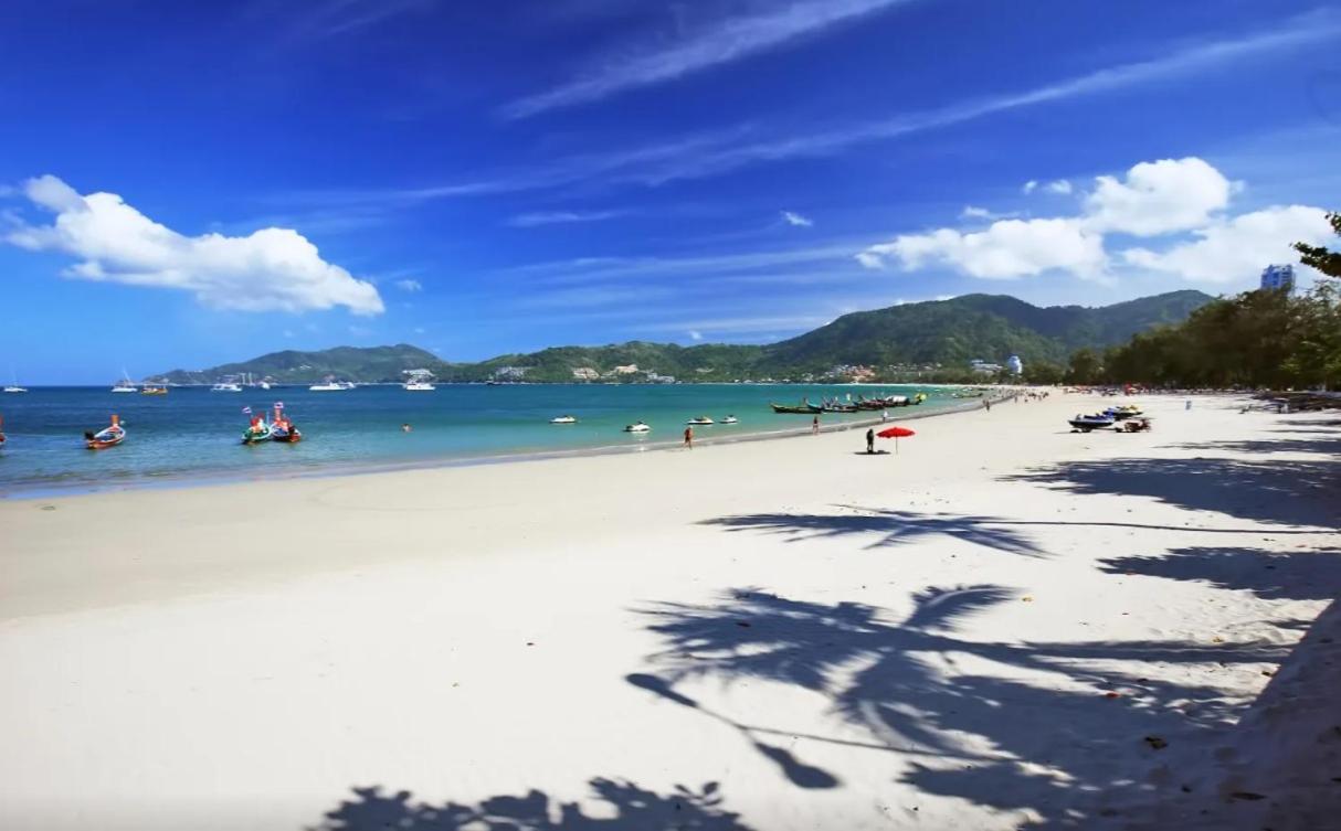 Break Point Hotel Patong Exteriör bild