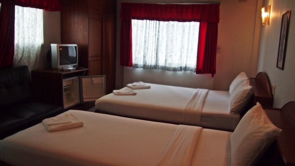Break Point Hotel Patong Exteriör bild