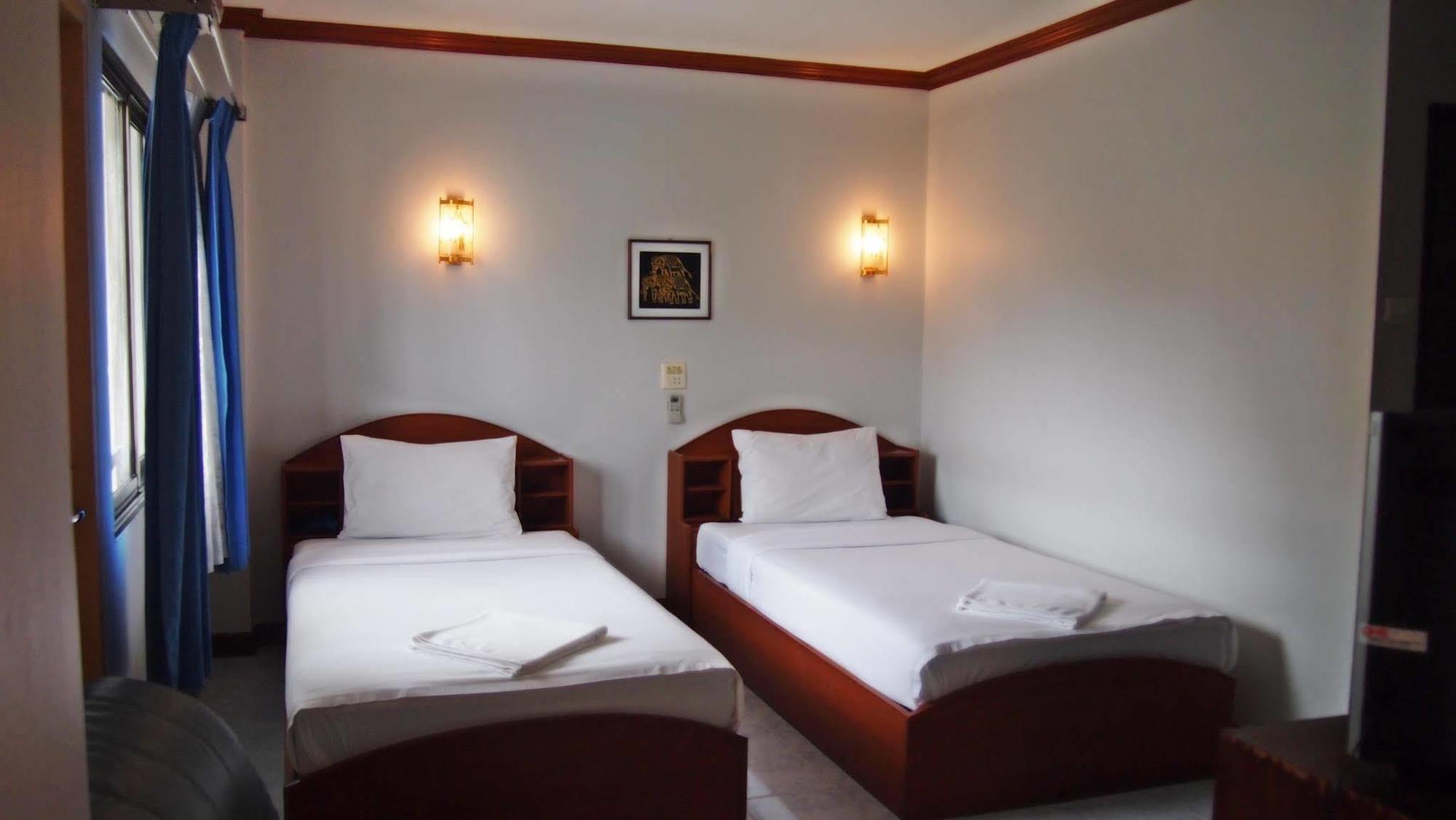 Break Point Hotel Patong Exteriör bild